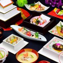 披露宴料理　お城の器に拘りを