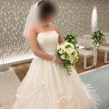 ドレスにバラ付き