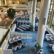 会場2階からロビー