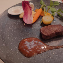 国産牛フィレ山葵と赤ワインソース岩塩添