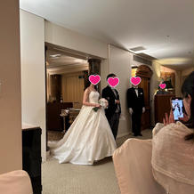 洋装で再入場時に父と歩きました