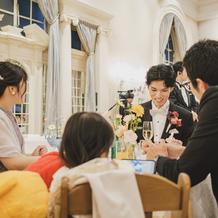 ゲストテーブルに座ってテーブルラウンド