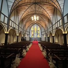 ステンドグラスが素敵なチャペル