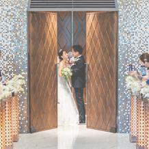 チャペル愛犬と退場