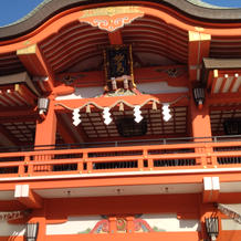 境内1（2階が式場）