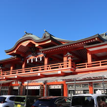 境内2（2階が式場）