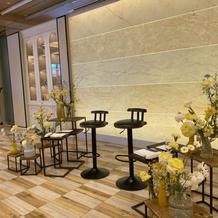 装花と会場の色味