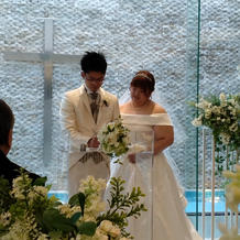 ウェディングベールあり、挙式会場（雨）