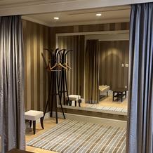 ブライズルーム(右手に専用お手洗い)