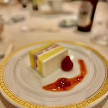 ウェディングケーキ　すごく美味しい