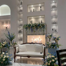 披露宴会場新郎新婦の席