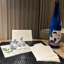 ホテルに一泊させていただいた時のテーブル