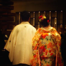和装の後ろ姿