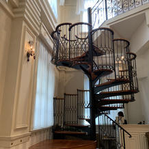 披露宴会場の螺旋階段