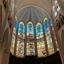 ステンドグラスは圧巻！