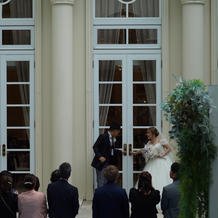 ガーデン側から披露宴会場入場