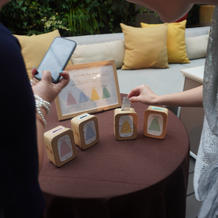 ドレス色当てゲームの投票箱