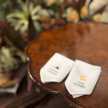 席札をハンカチに刺繍で