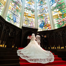 トレーンが長くカーペットに映えるのが魅力