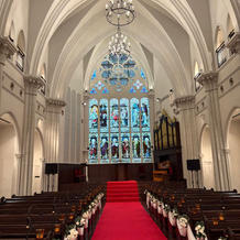 圧巻のステンドグラス