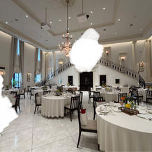 披露宴会場（高砂から）