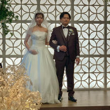 ウエディングドレスとタキシード