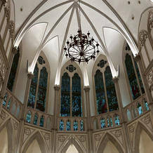 歴史を感じるチャペルのステンドグラス