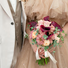 新郎新婦の衣装(カラードレス着用)