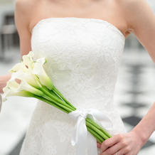 ウェディングドレスとお花