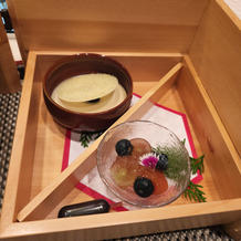 デザート(黒ごまプリン、季節のくだもの)