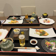 披露宴後の新郎新婦の料理