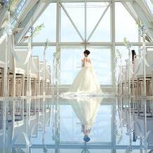 ウェディングドレス:後ろ姿