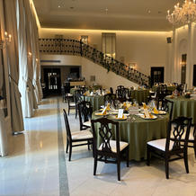 ヴィクトリアハウスの披露宴会場 左側が庭