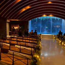 落ち着いた雰囲気のチャペルです。