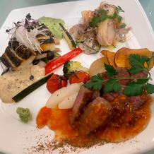 左上は魚料理　右上は温前菜　右下はメイン