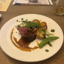 ステーキと付け合わせも多め