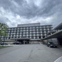 天気が悪かったですが広いエントランス