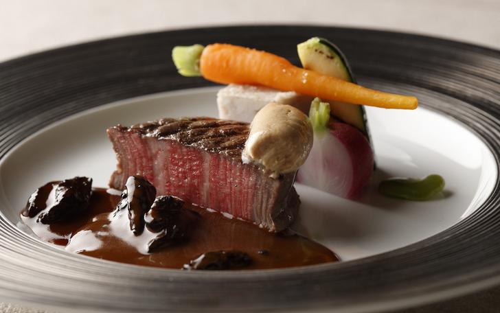 各会場に併設されたキッチンから出来立てのお料理を皆様へご提供